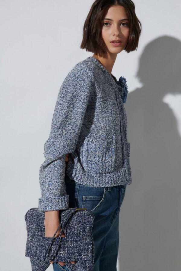 sweter-luisa-cerano-krótszy cętkowany z broszką elegancki casual butik luisa