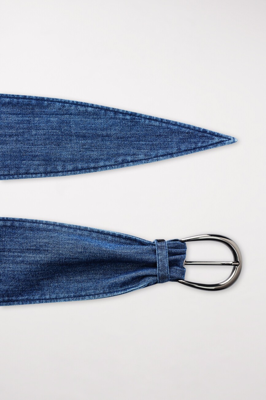 Extra wide belt by Luisa Cerano made of authentic, lightweight stretch denim with a discreet washed effect and tapered ends. The belt is designed with a loop and metal eyelets.