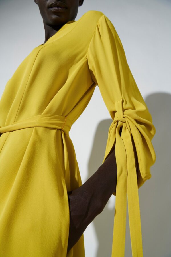 sukienka lejąca pasek guziki długi rekaw zółta butik luisa bydgoszcz