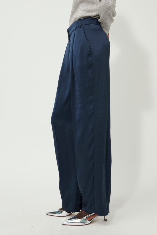 spodnie-luisa-cerano-szerokie nogawki połyskujące lejące luźne wygodne